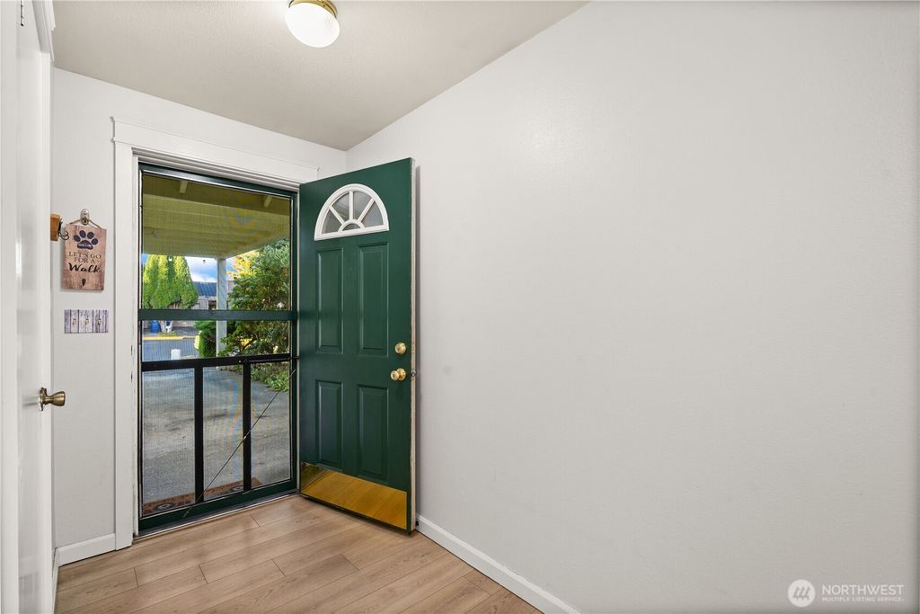 Photo of 1218 NE 30th St St, Auburn, WA 98002 (MLS # 2443584)