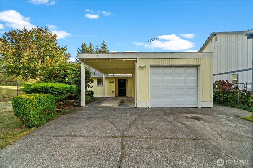 Photo of 1218 NE 30th St St, Auburn, WA 98002 (MLS # 2443584)