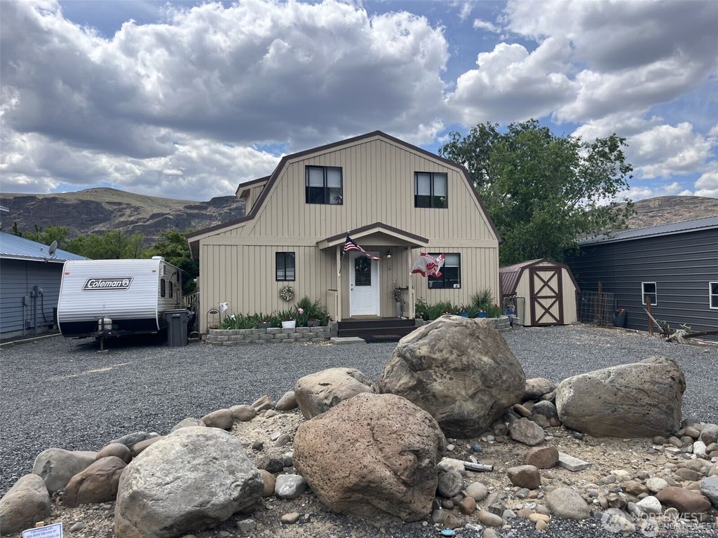 Photo of 742 SW Chukar Place, Quincy, WA 98848 (MLS # 2505566)