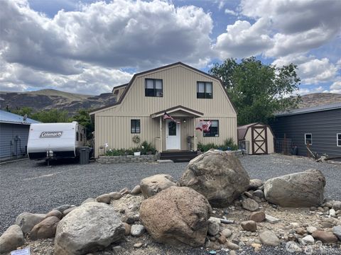 Photo of 742 SW Chukar Place, Quincy, WA 98848 (MLS # 2505566)