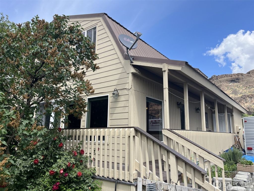 Photo of 742 SW Chukar Place, Quincy, WA 98848 (MLS # 2505566)