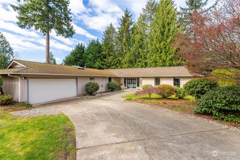 Photo of 25025 135th Avenue SE, Kent, WA 98042 (MLS # 2216658)