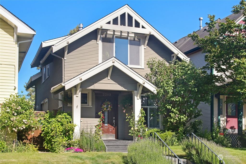 Photo of 2203 Rockefeller Avenue, Everett, WA 98201 (MLS # 2077708)