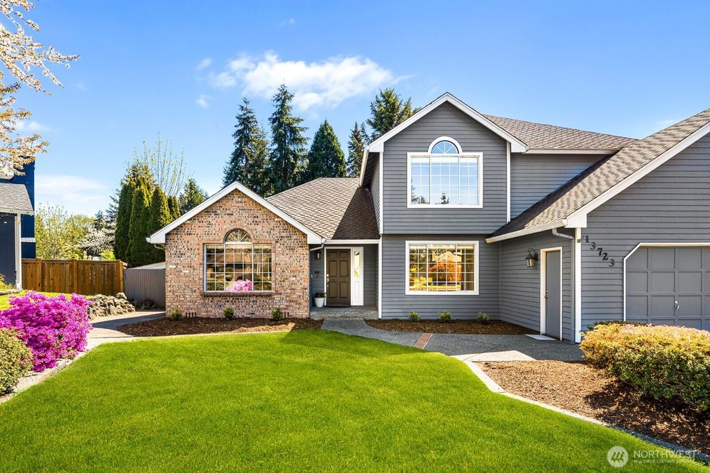 Photo of 13723 SE 17th Street, Bellevue, WA 98005 (MLS # 2362713)