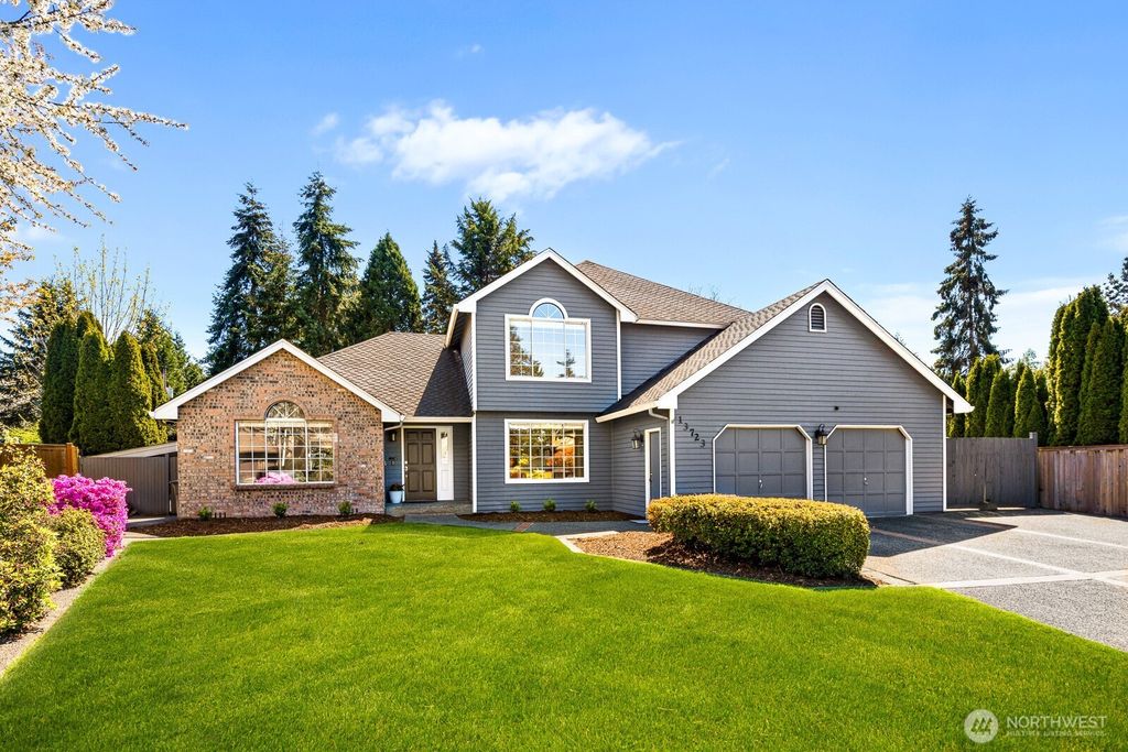 Photo of 13723 SE 17th Street, Bellevue, WA 98005 (MLS # 2362713)