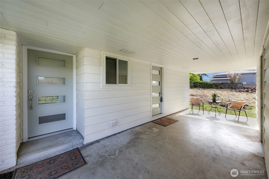 Photo of 24436 109th Place SE, Kent, WA 98030 (MLS # 2338339)