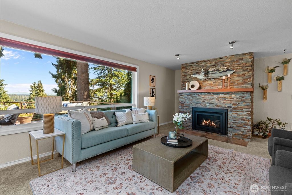 Photo of 18722 64th Lane NE, Kenmore, WA 98028 (MLS # 2423922)