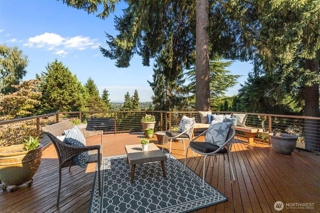 Photo of 18722 64th Lane NE, Kenmore, WA 98028 (MLS # 2423922)