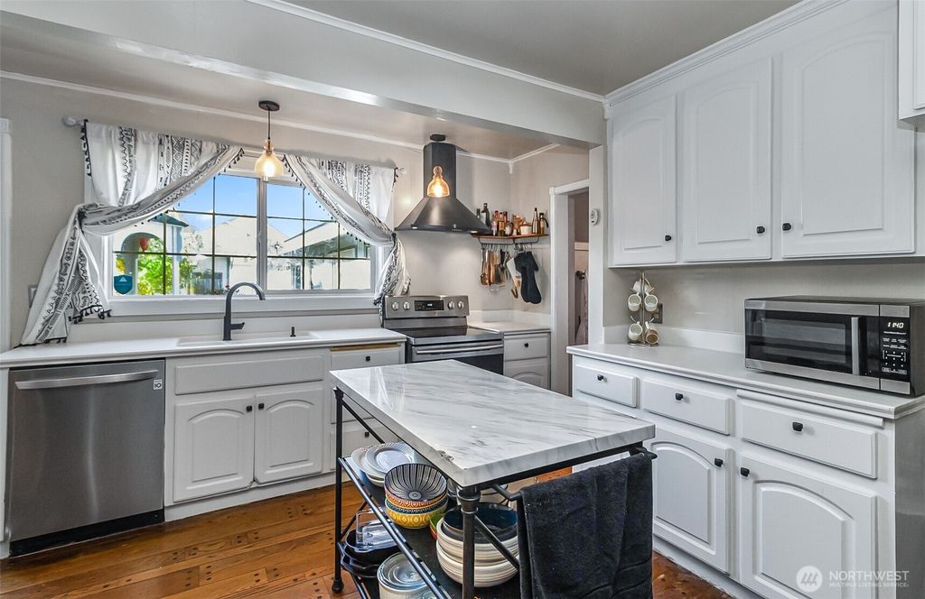 Photo of 6611 78th Place NE, Marysville, WA 98270 (MLS # 2454415)