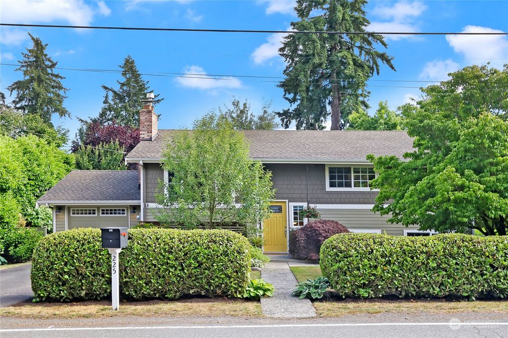 Photo of 225 15th Avenue, Kirkland, WA 98033 (MLS # 2126445)