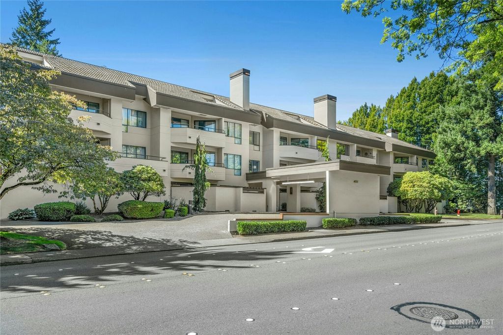 Photo of 401 100th Avenue NE #208, Bellevue, WA 98004 (MLS # 2423948)