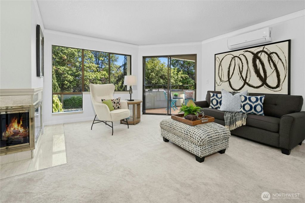 Photo of 401 100th Avenue NE #208, Bellevue, WA 98004 (MLS # 2423948)