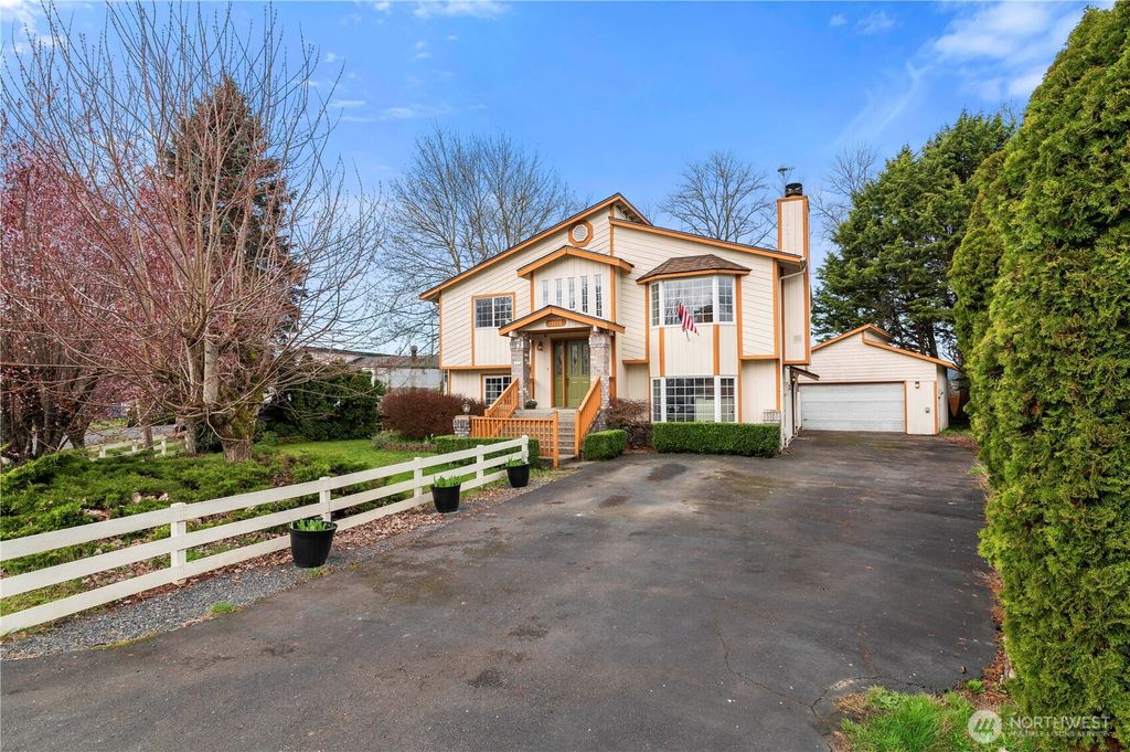 Photo of 13218 45th Avenue NE, Marysville, WA 98271 (MLS # 2352305)