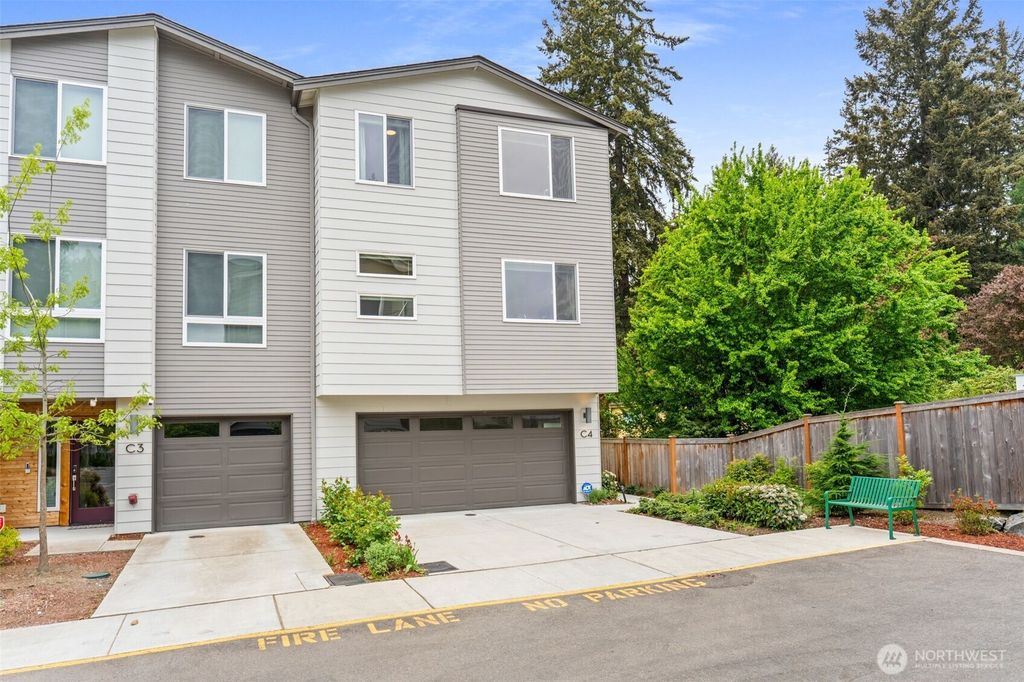 Photo of 13628 Manor Way #C4, Lynnwood, WA 98087 (MLS # 2521182)