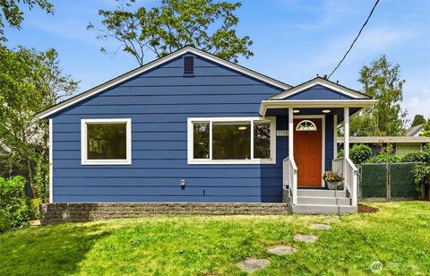 Photo of 2722 NE Blakeley Street, Seattle, WA 98105 (MLS # 2540113)