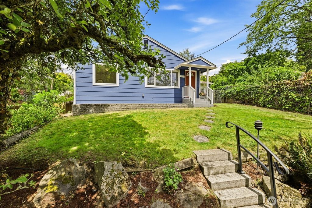 Photo of 2722 NE Blakeley Street, Seattle, WA 98105 (MLS # 2540113)