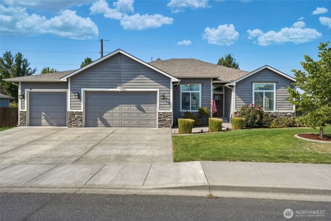 Photo of 10 Wilshire Street, Walla Walla, WA 99362 (MLS # 2570436)