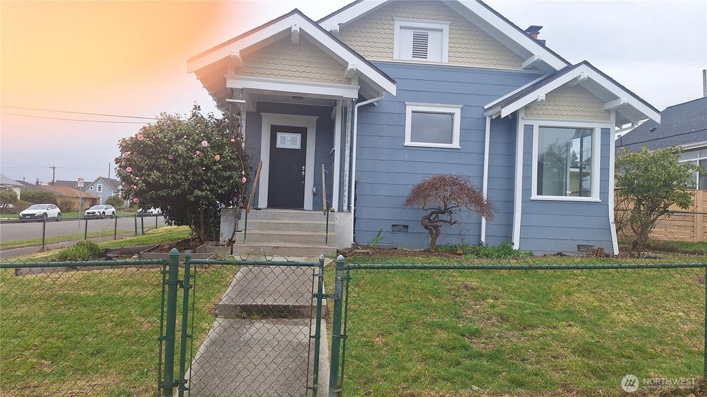 Photo of 2920 21st Street, Everett, WA 98201 (MLS # 2363311)