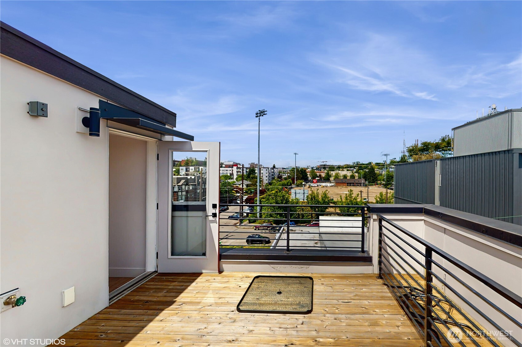 Seattle, Washington 98122, United States, 3 Bedrooms Bedrooms, ,3 BathroomsBathrooms,Residential,Active,138688