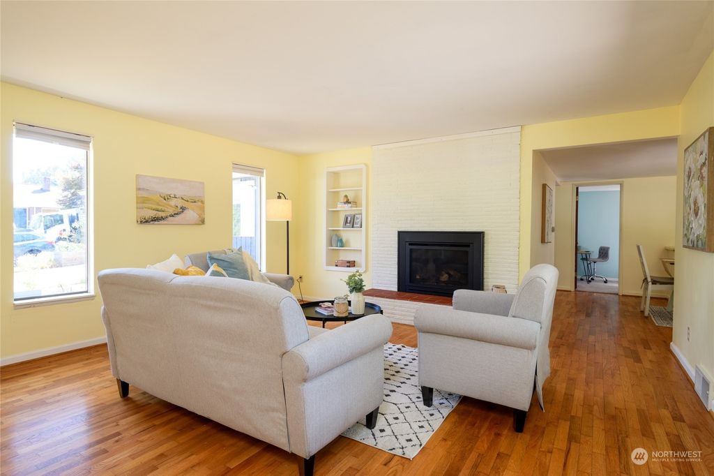 Photo of 2544 NE 107th Street, Seattle, WA 98125 (MLS # 2138319)