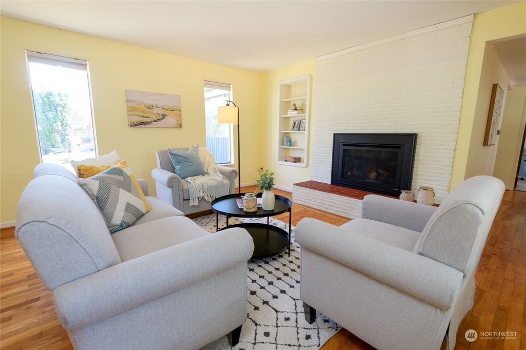 Photo of 2544 NE 107th Street, Seattle, WA 98125 (MLS # 2138319)