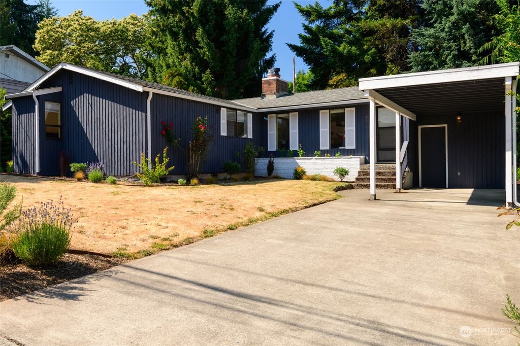 Photo of 2544 NE 107th Street, Seattle, WA 98125 (MLS # 2138319)
