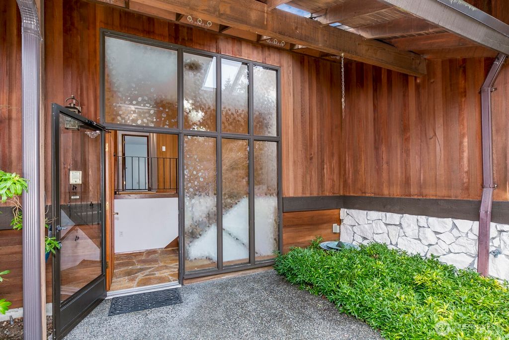 Photo of 1115 NW 200th Street, Shoreline, WA 98177 (MLS # 2346012)