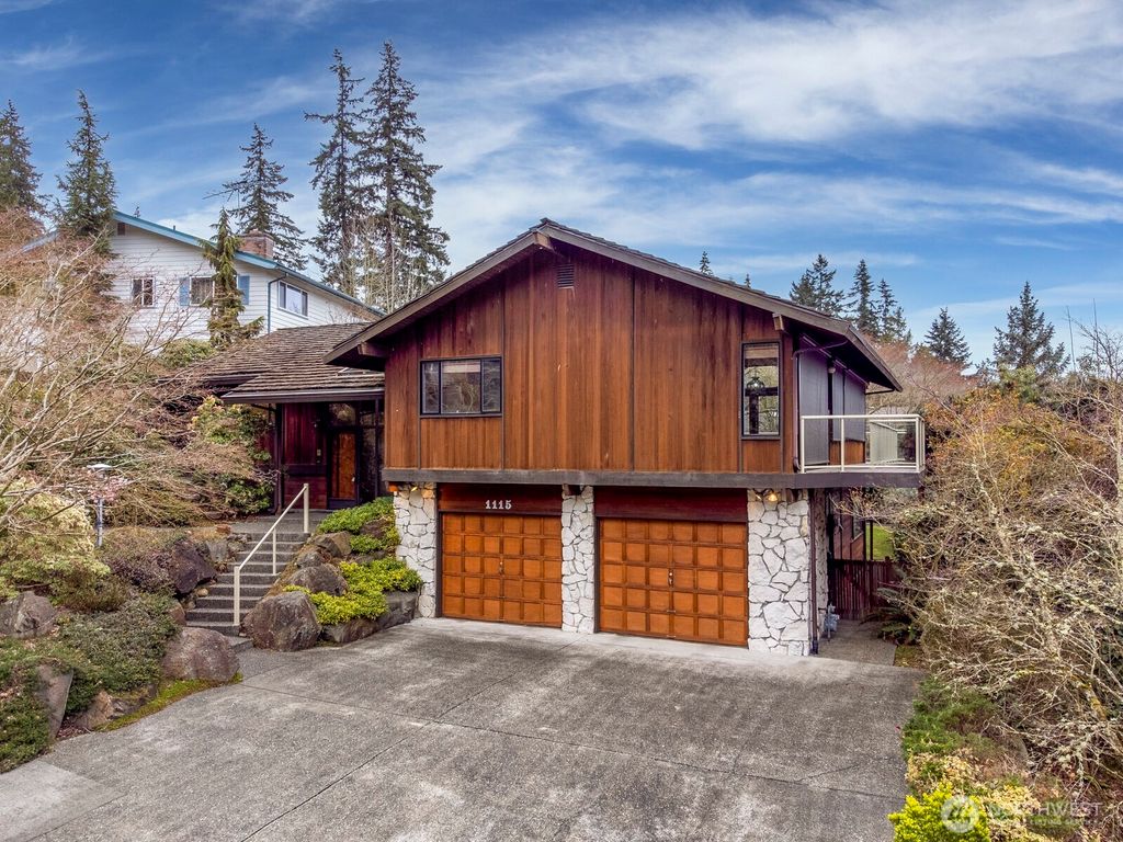 Photo of 1115 NW 200th Street, Shoreline, WA 98177 (MLS # 2346012)