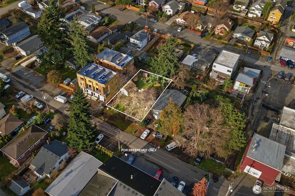 Photo of 934 N 101st Street, Seattle, WA 98133 (MLS # 2464418)