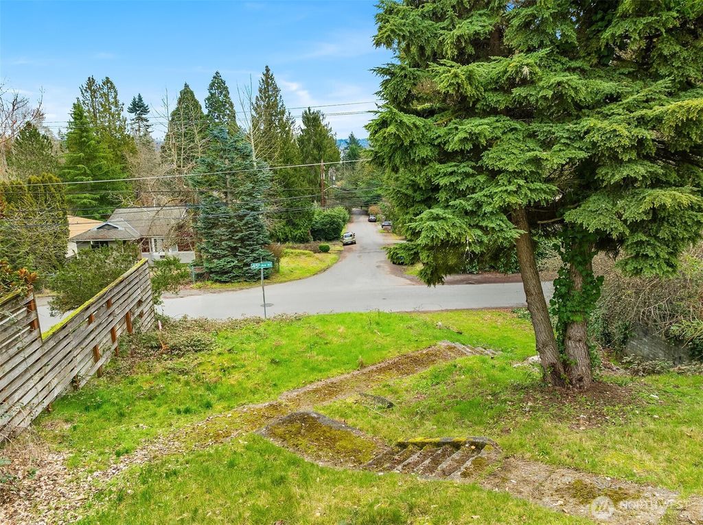 Photo of 9229 45th Avenue NE, Seattle, WA 98115 (MLS # 2483339)