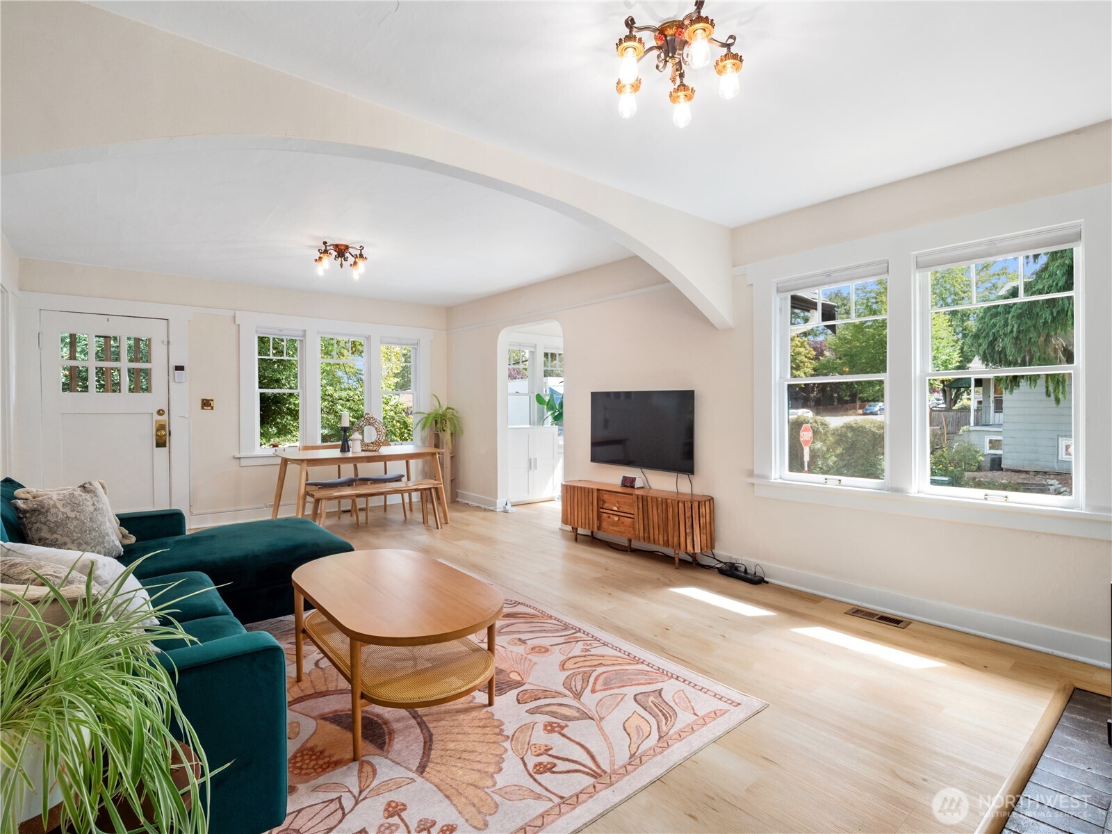 9701 Roosevelt Way NE