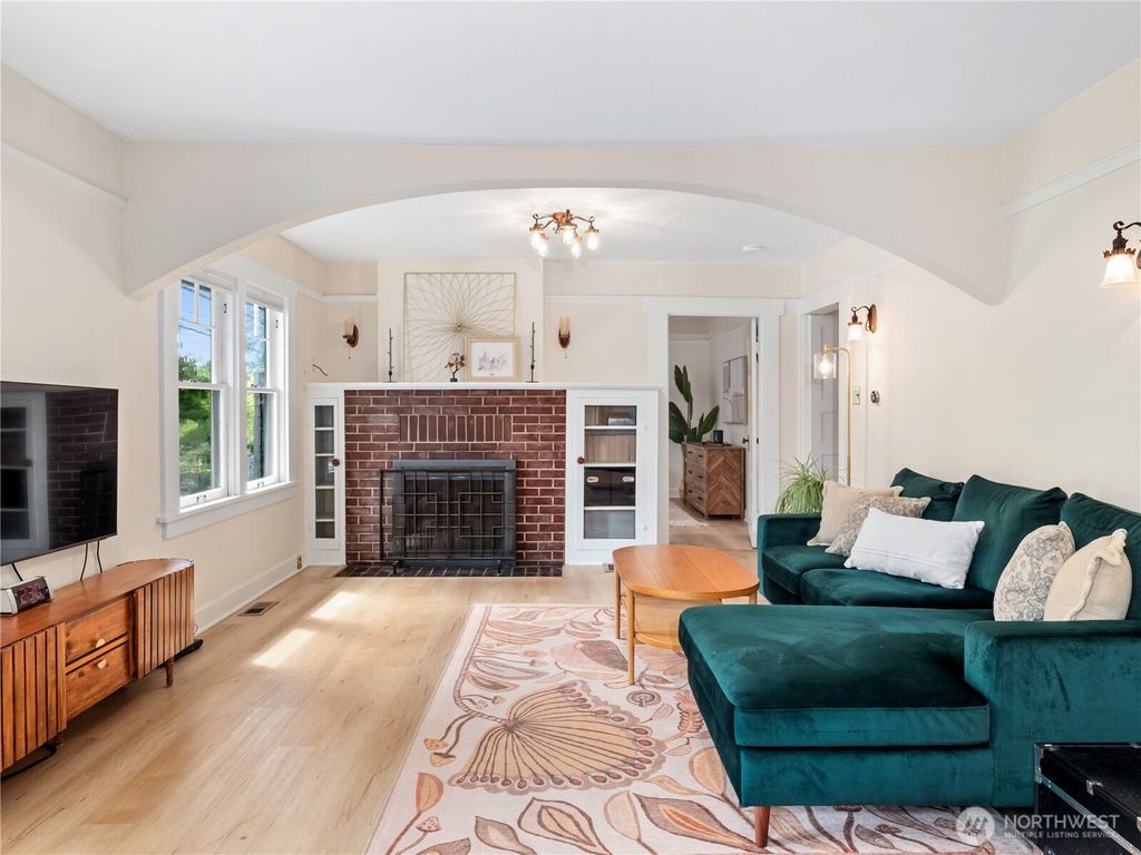 Photo of 9701 Roosevelt Way NE, Seattle, WA 98115 (MLS # 2464480)