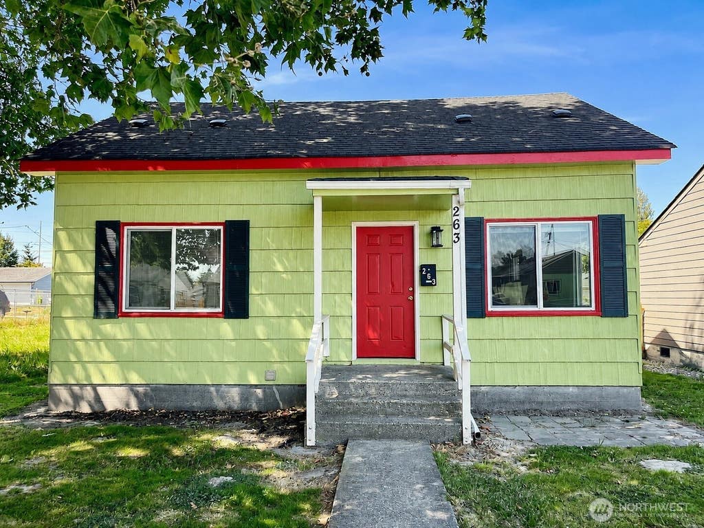 Photo of 263 28th Avenue, Longview, WA 98632 (MLS # 2572945)