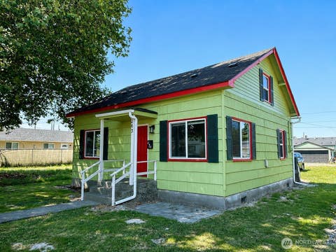 Photo of 263 28th Avenue, Longview, WA 98632 (MLS # 2572945)
