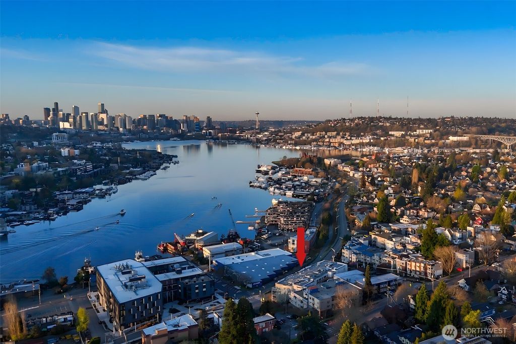 Photo of 3900 2nd Avenue NE #403, Seattle, WA 98105 (MLS # 2504250)