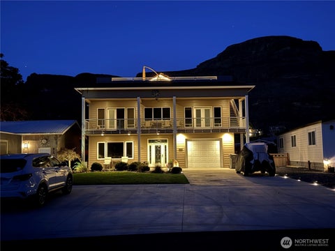 Photo of 825 Hunter Avenue SW, Quincy, WA 98848 (MLS # 2561167)
