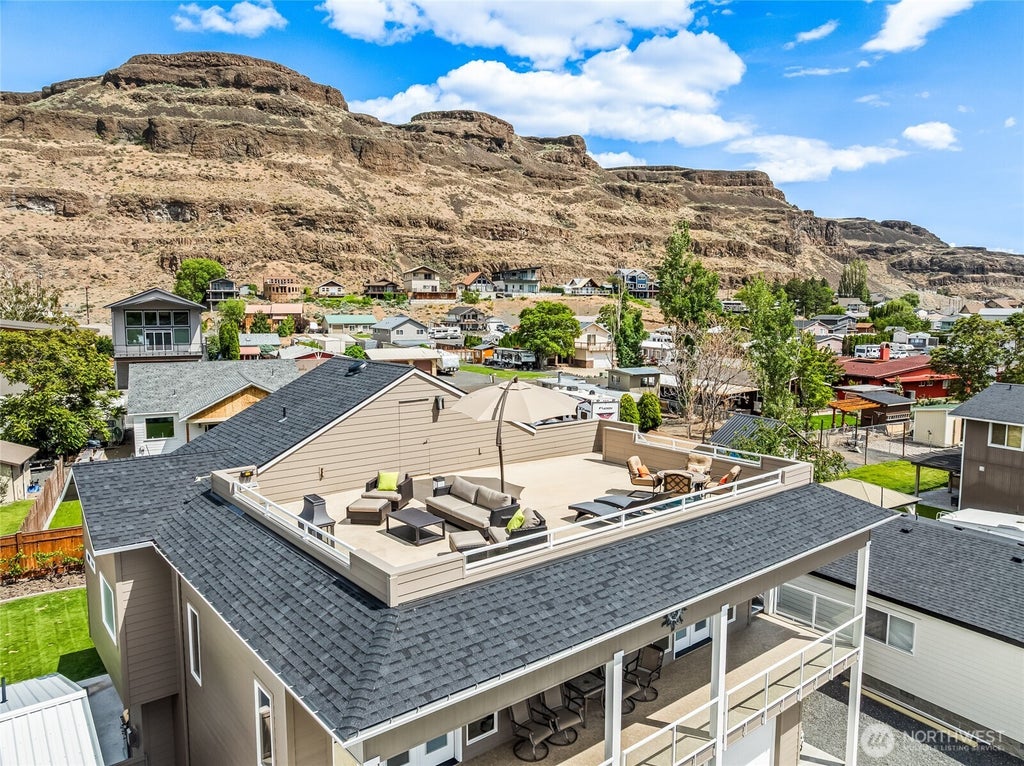 Photo of 825 Hunter Avenue SW, Quincy, WA 98848 (MLS # 2561167)