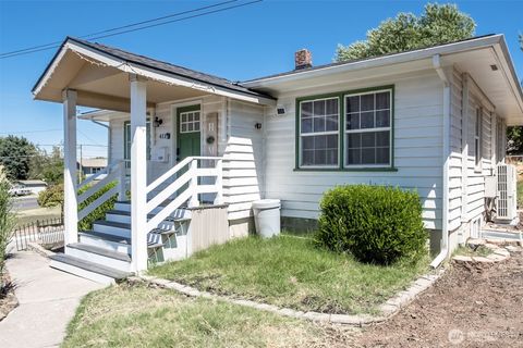 Photo of 411 SE Elm Avenue, College Place, WA 99324 (MLS # 2415301)