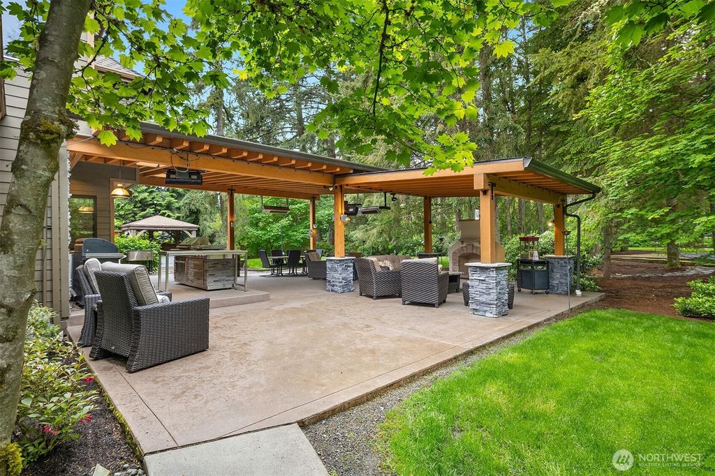 Photo of 15625 Avondale Road NE, Woodinville, WA 98072 (MLS # 2378278)