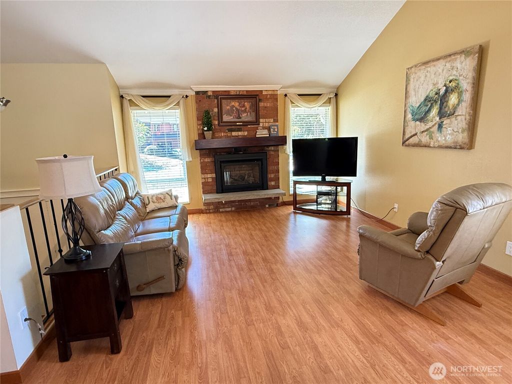 Photo of 32104 2nd Avenue SW, Federal Way, WA 98023 (MLS # 2419605)