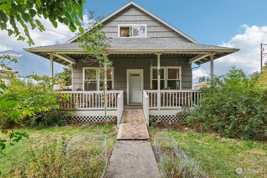 Photo of 675 Elwell Avenue, Darrington, WA 98241 (MLS # 2295896)