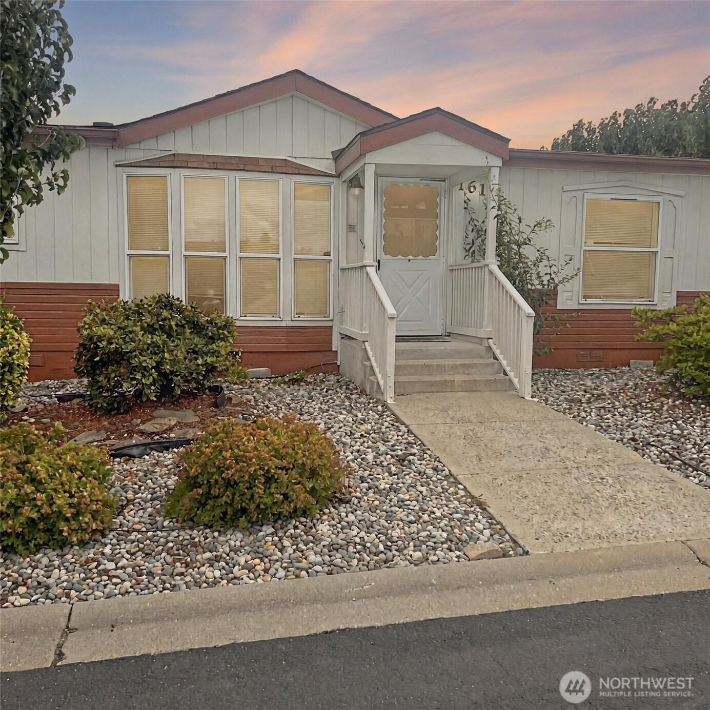 1611 Fairview Ave