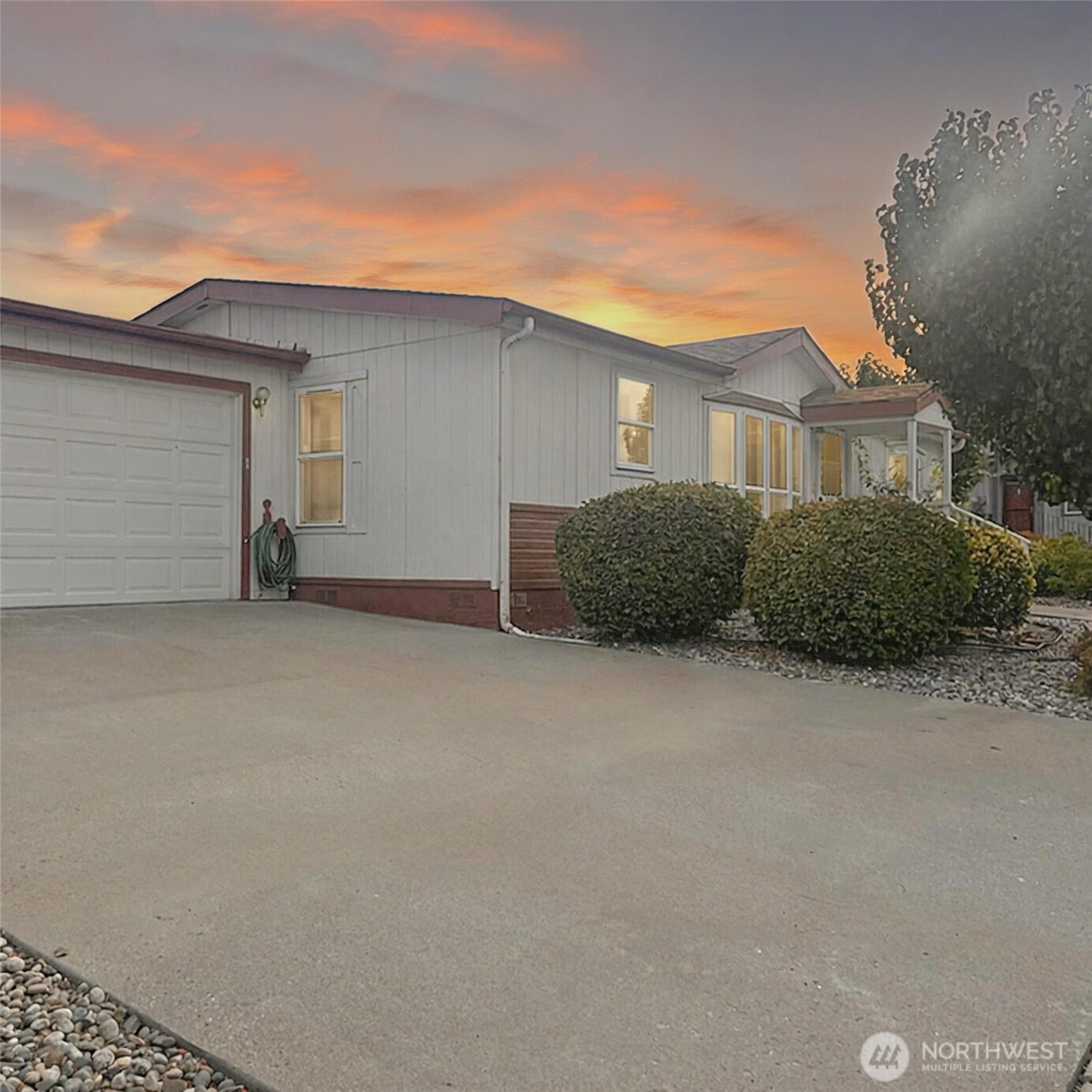 1611 Fairview Ave