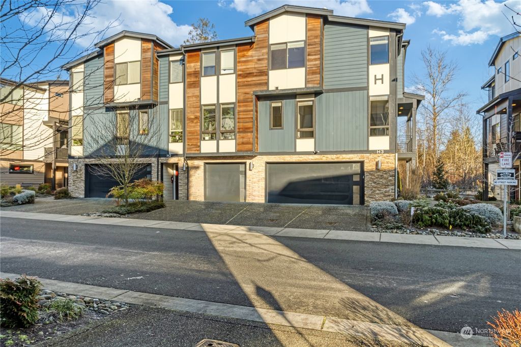 Photo of 12718 35th Avenue SE #H3, Everett, WA 98208 (MLS # 2318124)