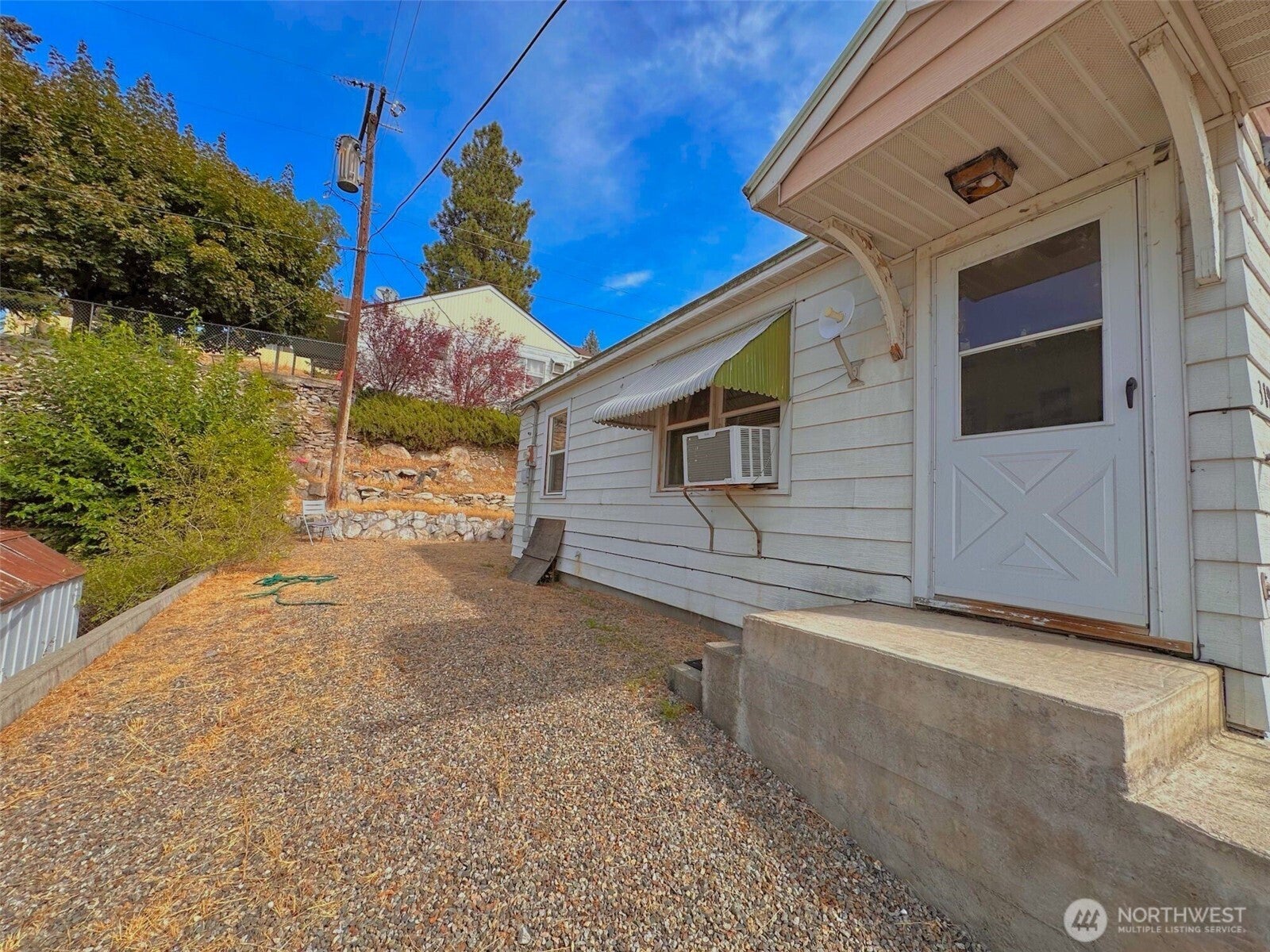 319 E Bartlett Avenue