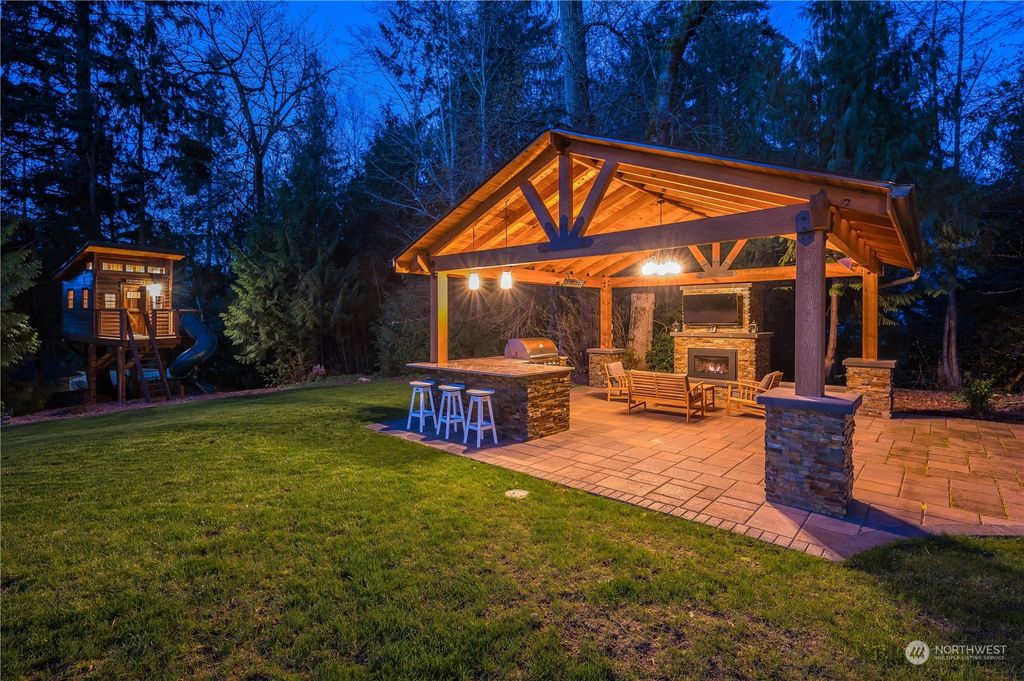 Photo of 2510 263rd Court NE, Redmond, WA 98053 (MLS # 2216344)