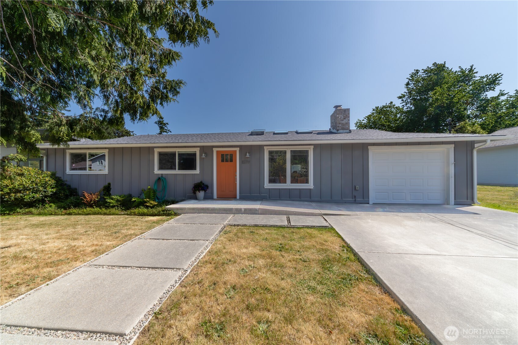 1079 Center Street