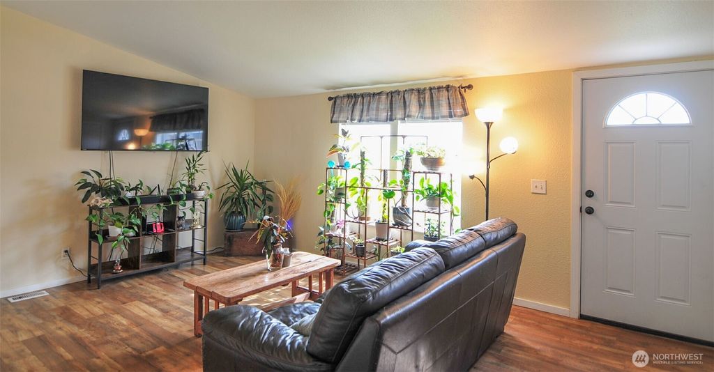 Photo of 1698 Sunset Drive, Wenatchee, WA 98801 (MLS # 2496752)