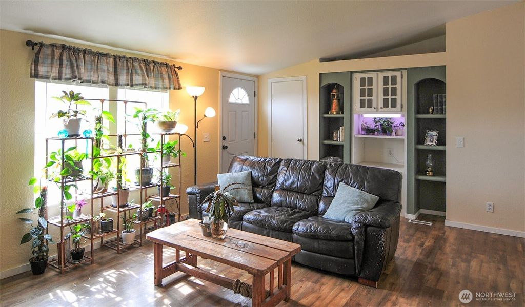 Photo of 1698 Sunset Drive, Wenatchee, WA 98801 (MLS # 2496752)