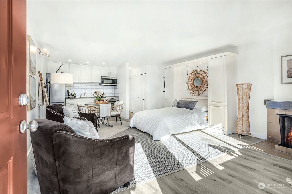 Photo of 2933 76th Avenue SE #11E, Mercer Island, WA 98040 (MLS # 2006283)
